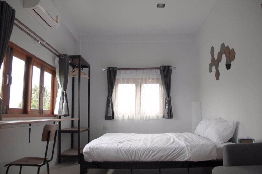 Дамноен Садуак: The Peace Hostel