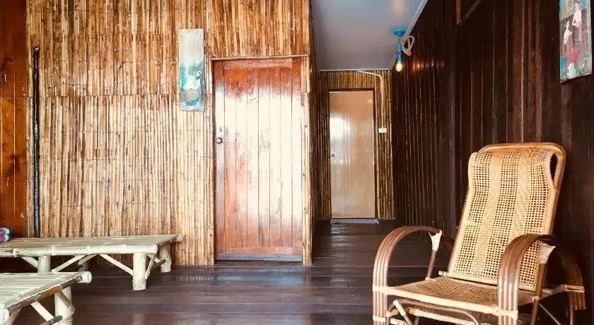 Самутсонгкхрам: River House at Wat-Yai