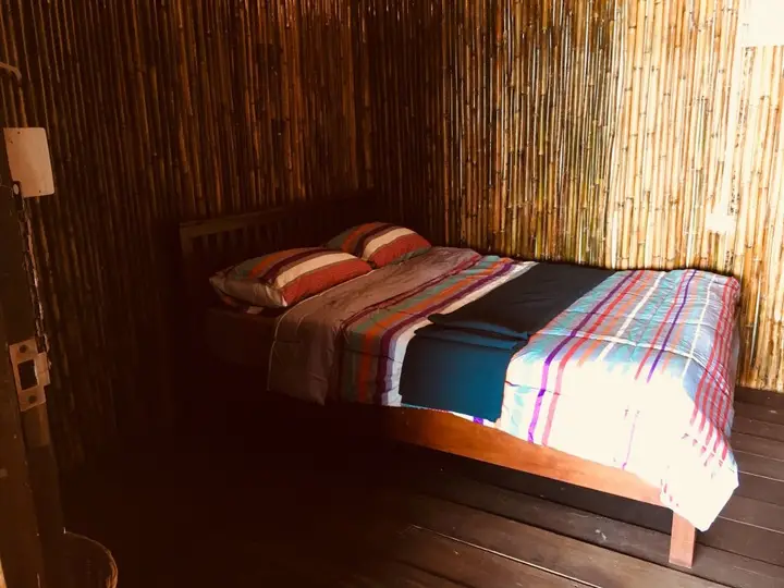 Самутсонгкхрам: River House at Wat-Yai