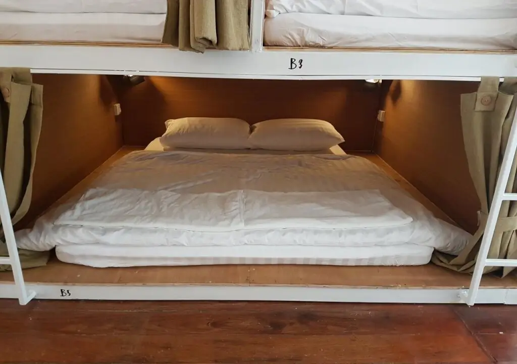 Бангкок: Mistletoe Bakery & Hostel