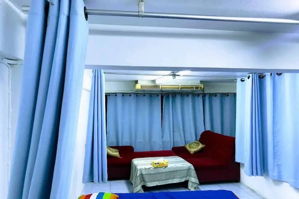 Бангкок: Omarthai Hotel - Hostel