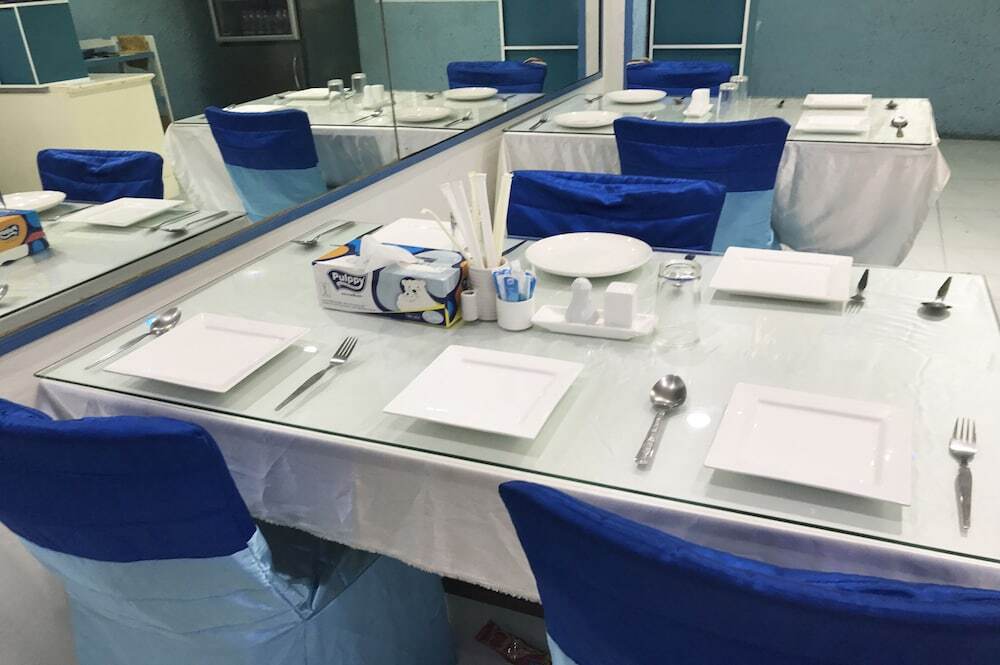 Бангкок: Omarthai Hotel - Hostel