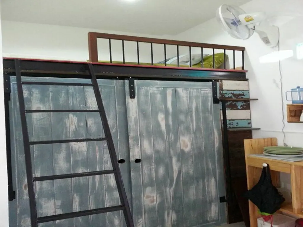 Ко Самет: RecArt the house of recycle & art