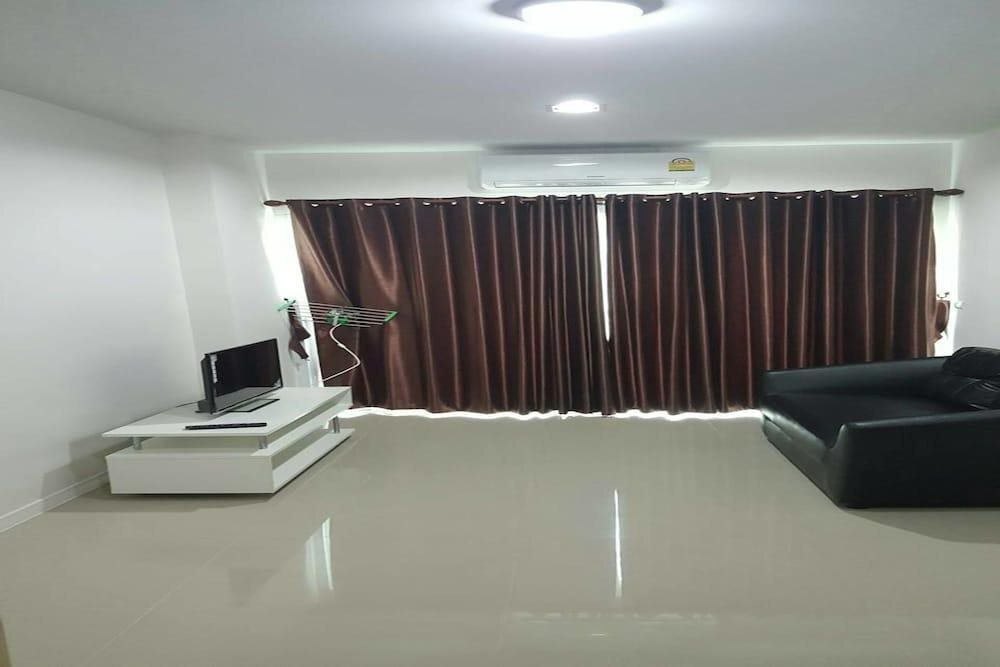 Сураттхани: Gozone Condotel