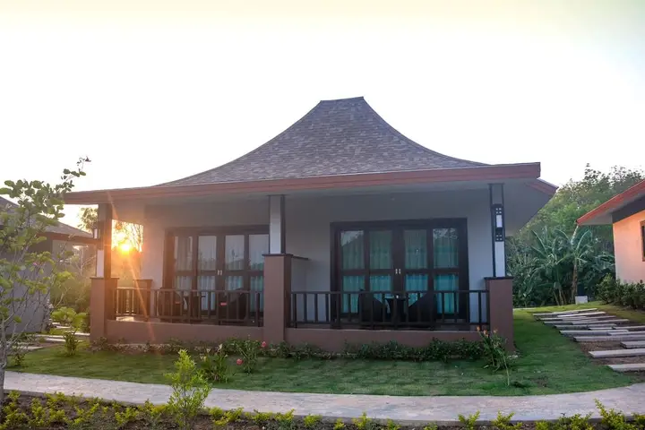 Сангкхла Бури: Phu Chom Mork Resort