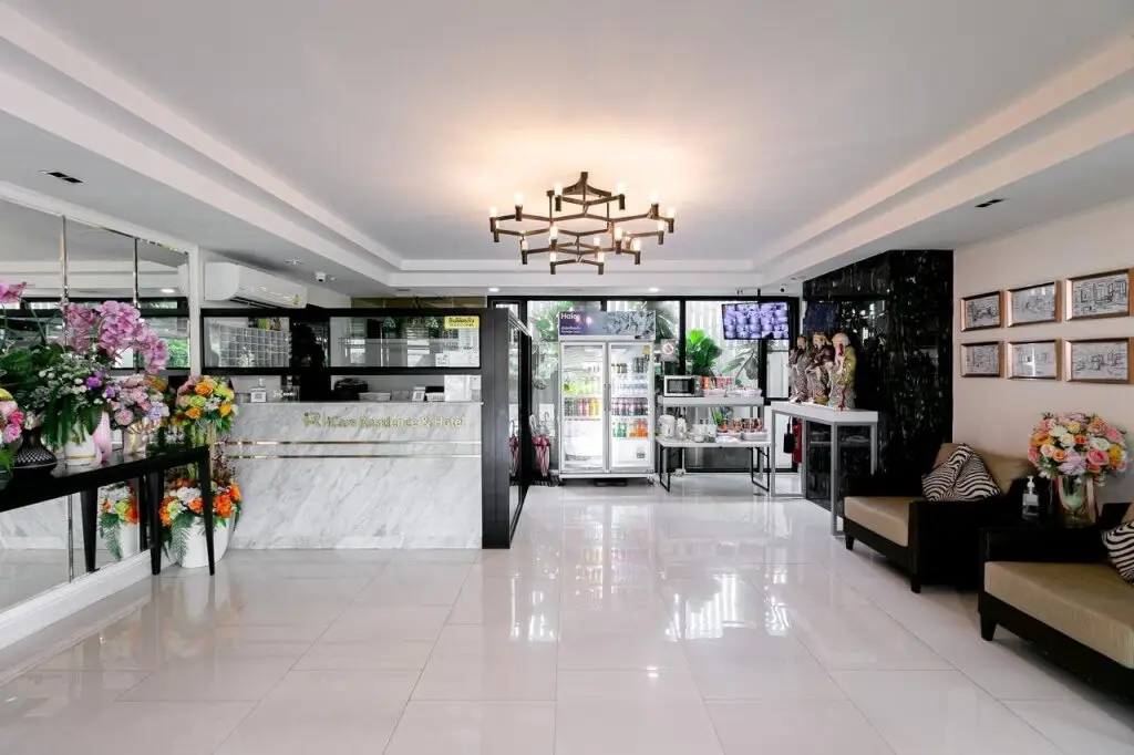 Бангкок: Ruan Plaisoi Apartment