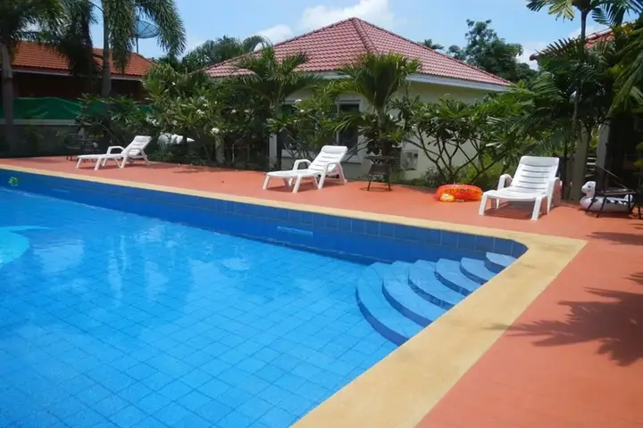 Районг: Pat's Hideaway