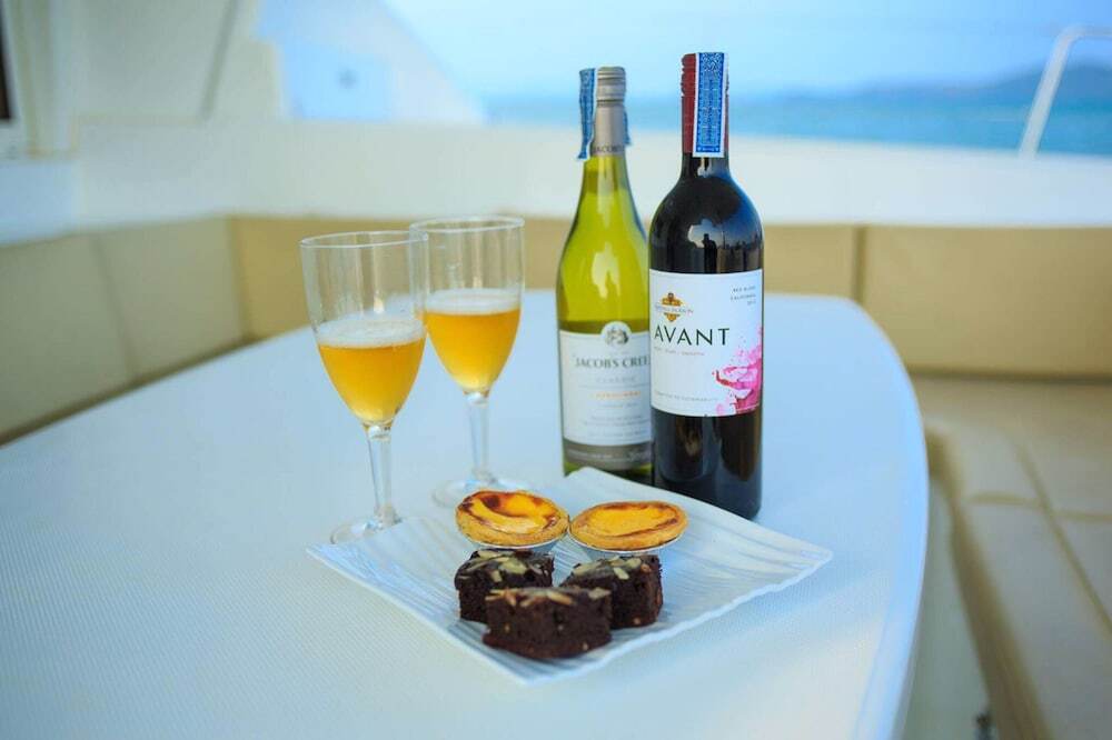 Тхаланг: Discover Catamaran Phuket - LAGOON440