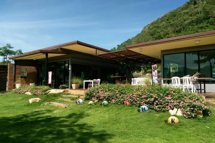 Пак-Чонг: Rabbit Hill Cafe and Resort @ Khao Yai
