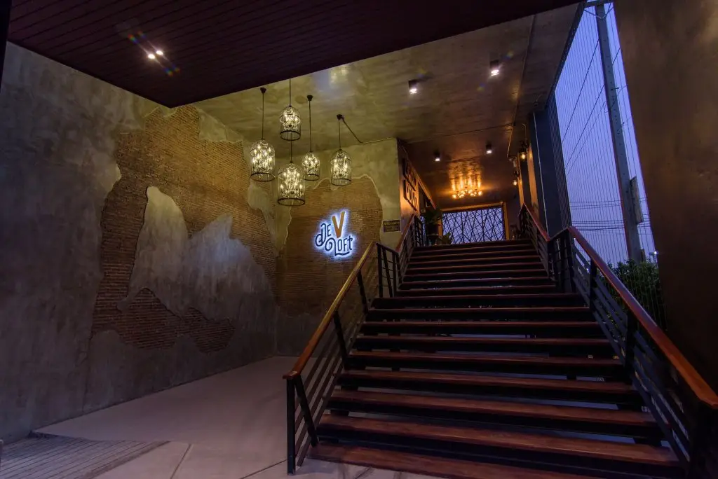 Кхлонг-Янг: De V Loft Hotel