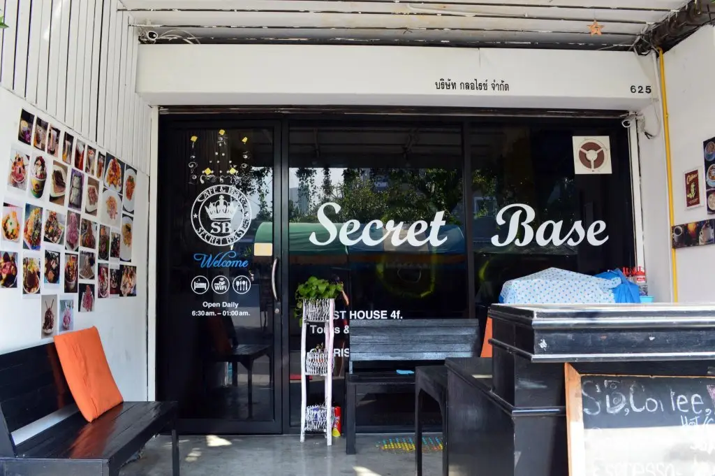 Бангкок: Cafe and Bar Secret Base
