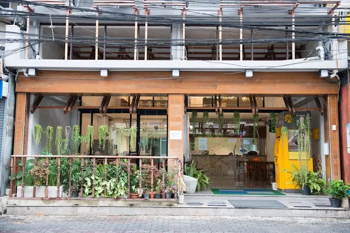 Бангкок: ZEN Hostel Tiger Shrine 2