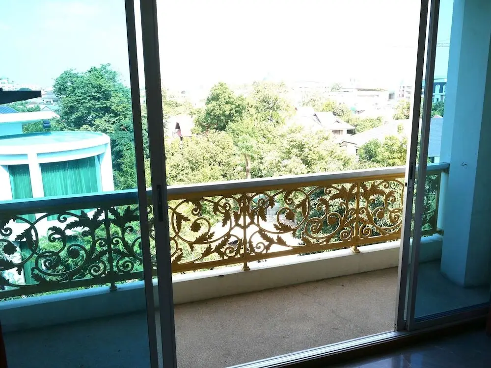 Бангкок: Baansuan Condo - MRT Cultural Station