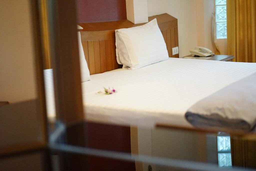 Супханбури: Country Lakeview Hotel