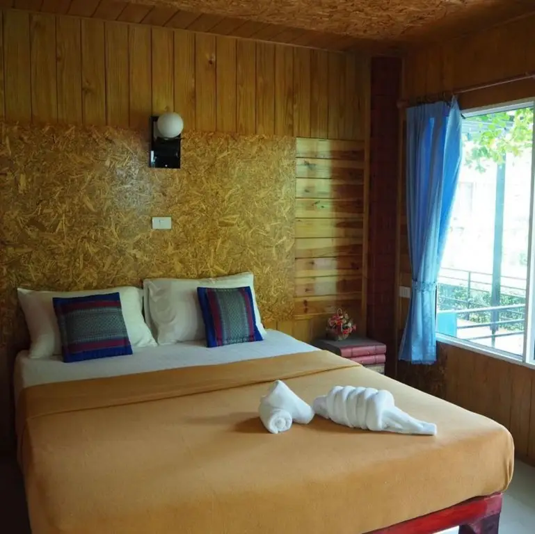 Кхао Пхан: Baan Suan Hill Resort