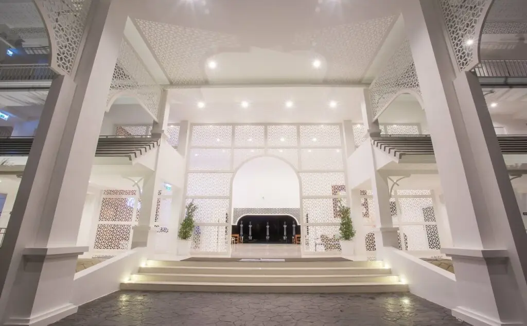 Так: White House Hotel