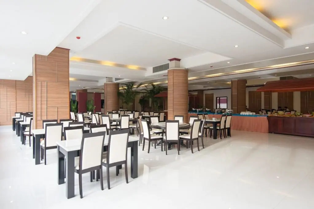 Бангкок: The President Hotel at Chokchai 4