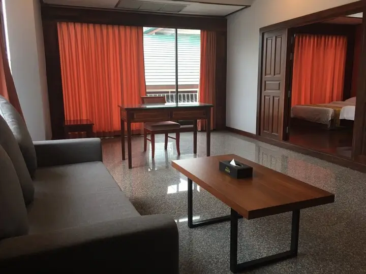 Бангкок: The President Hotel at Chokchai 4