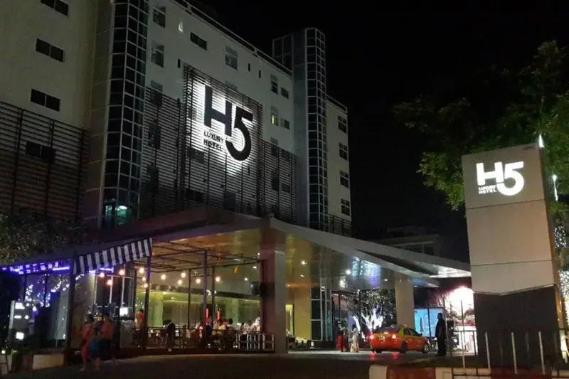 H5 Luxury Hotel — фото 1