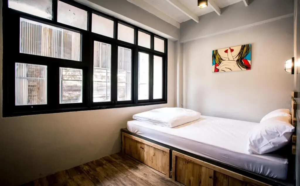 Бангкок: Sleepy Dealer Hostel Bar