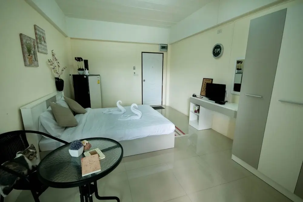 Патхумтхани: Usana Apartment