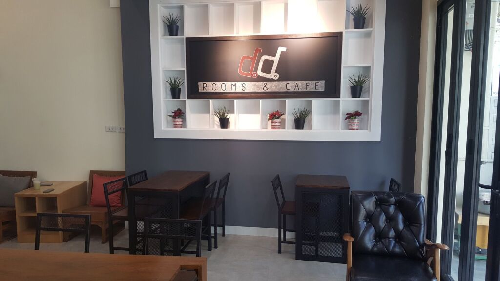 Бангкок: Double D Rooms & Cafe