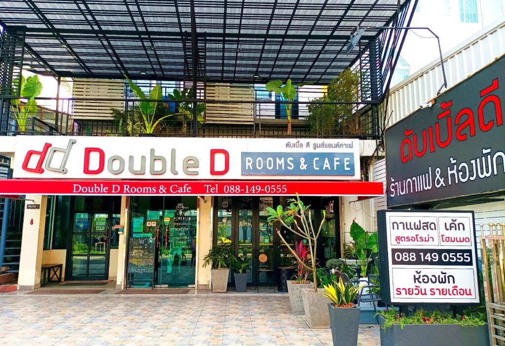 Бангкок: Double D Rooms & Cafe