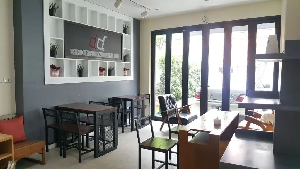 Бангкок: Double D Rooms & Cafe