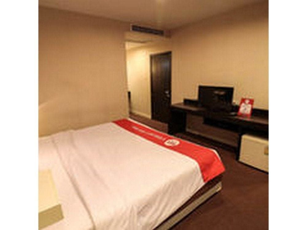 Бангкок: Nida Rooms New Petchburi Perspective at The Green Bells