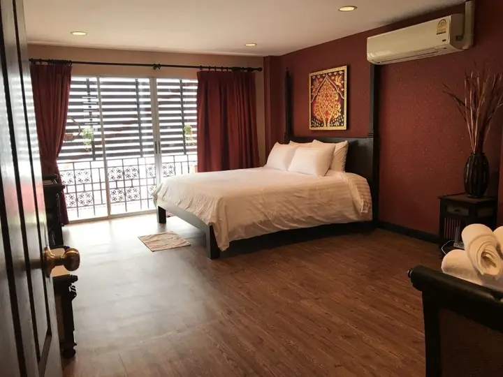 Паккрет: Rooftop Room
