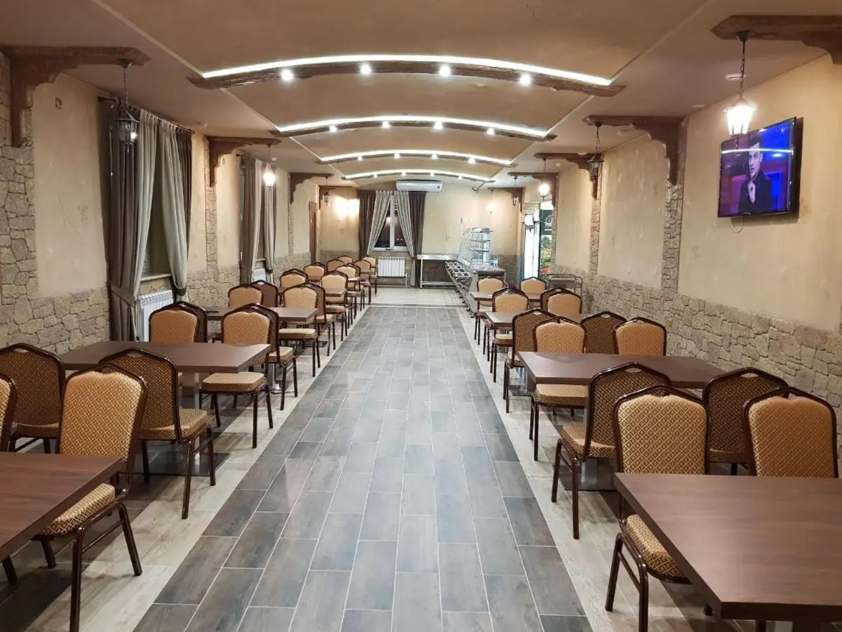 Kamyshla: Hotel Novyi Zamok