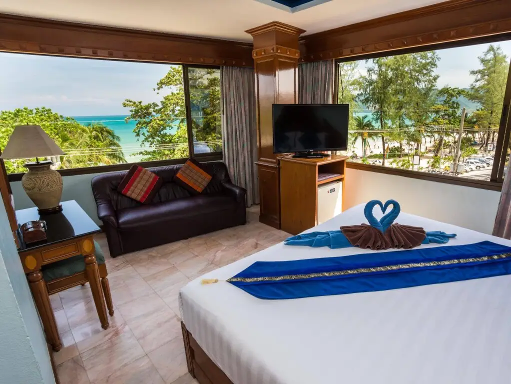 Кату: Grand Blue Hotel