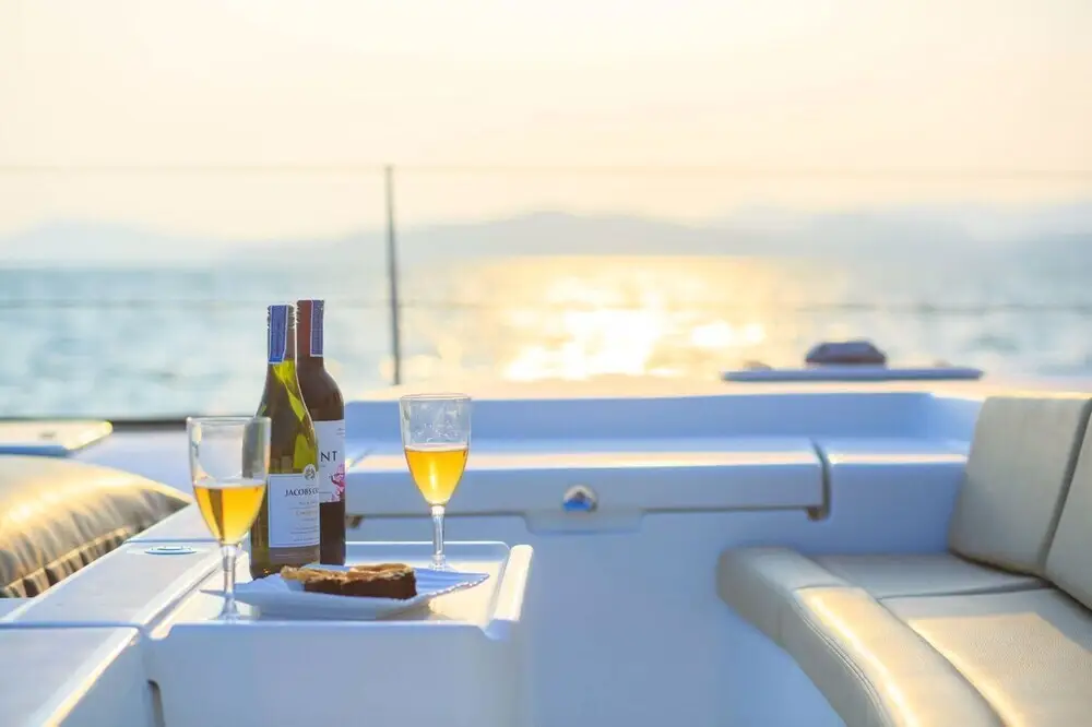 Тхаланг: Discover Catamaran Phuket - LAGOON421