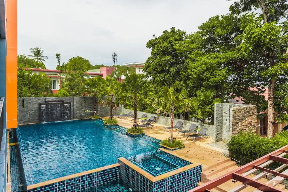 Муанг: Condo in Nai Harn in ReLife 15-122-211