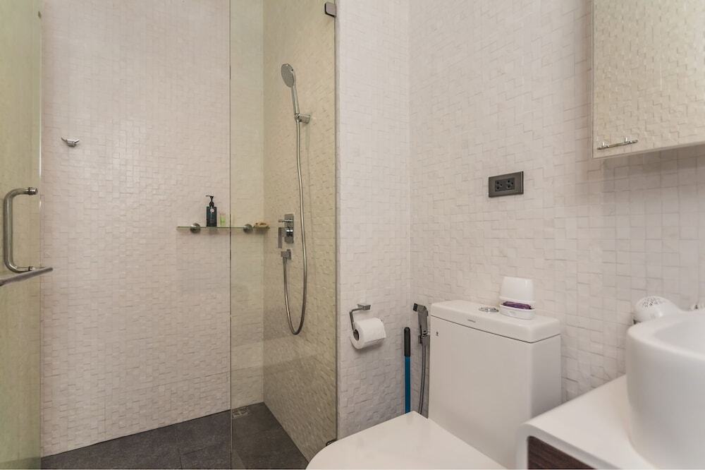 Муанг: Condo in Nai Harn in ReLife 15-132-301