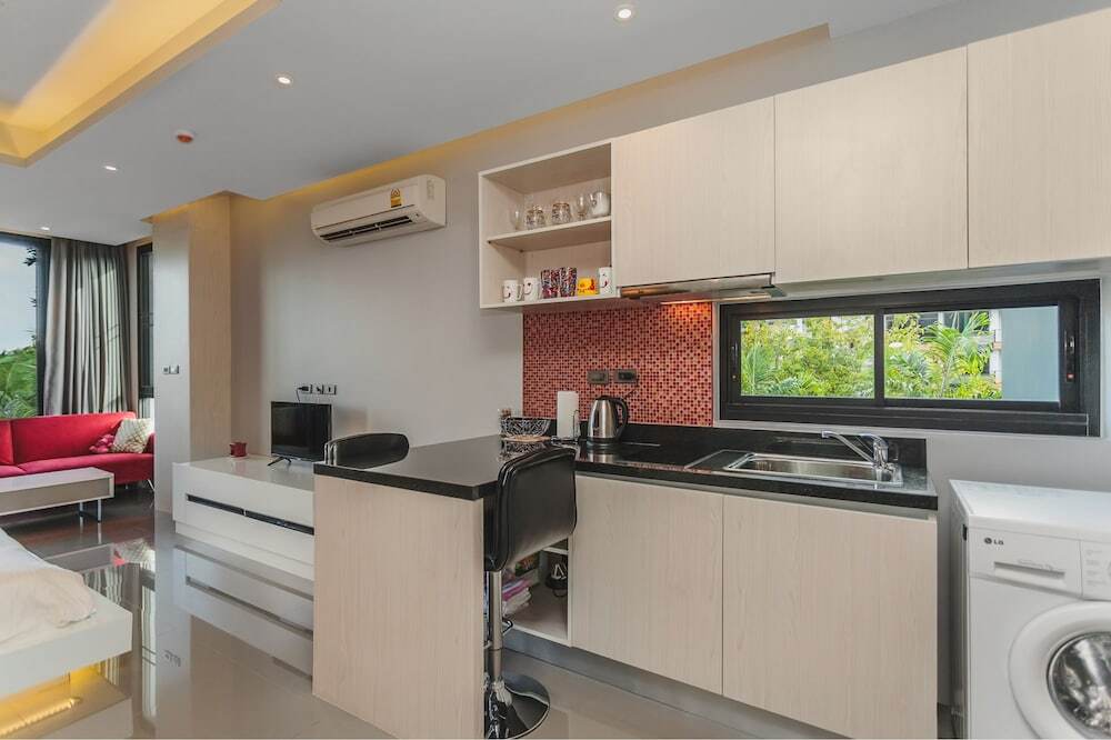 Муанг: Condo in Nai Harn in ReLife 15-132-301