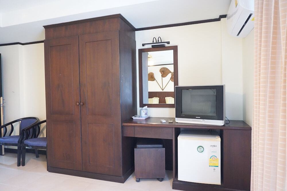 Кату: Swiss Hostel Beachhouse