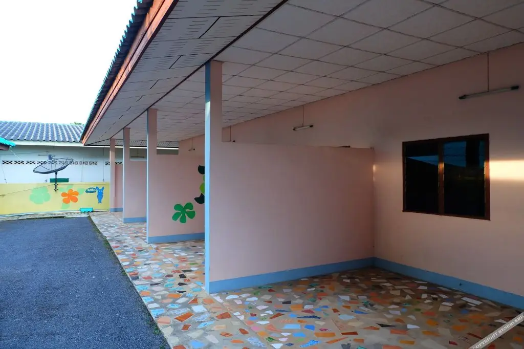 Донсак: Buddy Inn