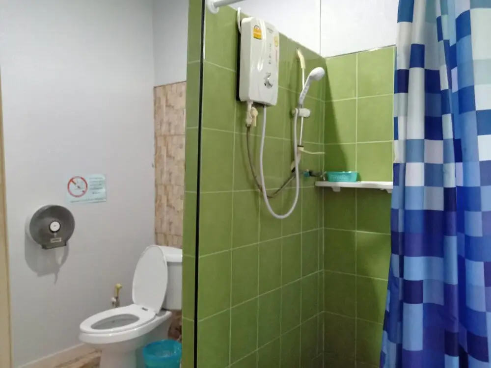 Дамноен Садуак: Watinee Resort