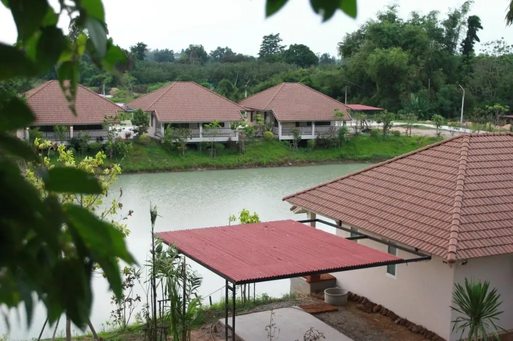 Си Маха Пхот: Pirom Lake And Resort