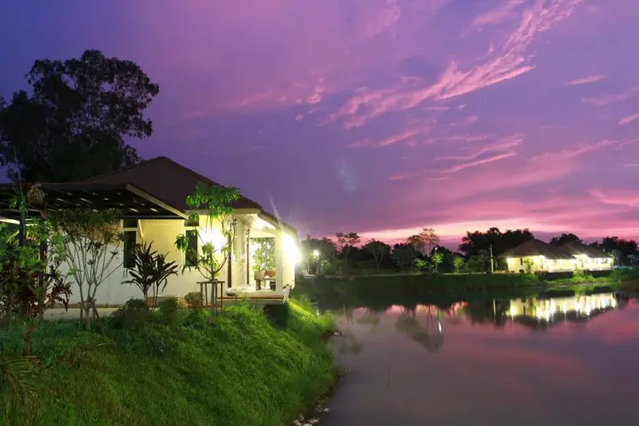 Си Маха Пхот: Pirom Lake And Resort
