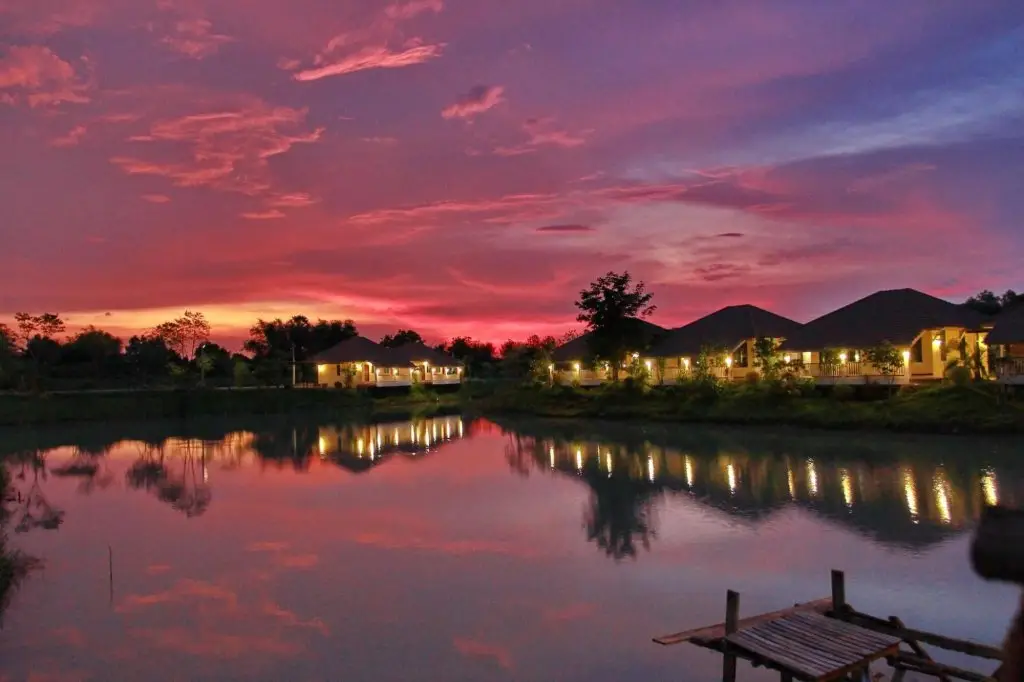 Си Маха Пхот: Pirom Lake And Resort