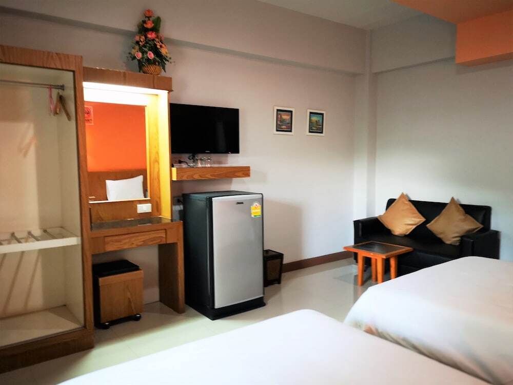 Кхлонг-Янг: 100 House Hotel