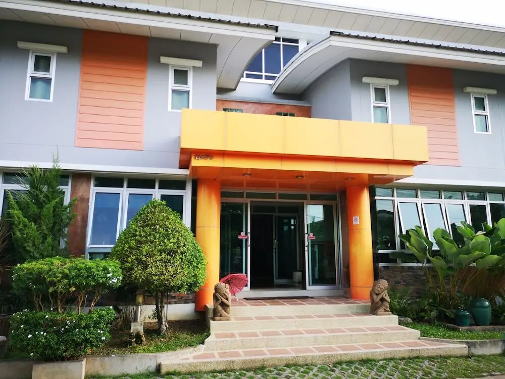 Кхлонг-Янг: 100 House Hotel
