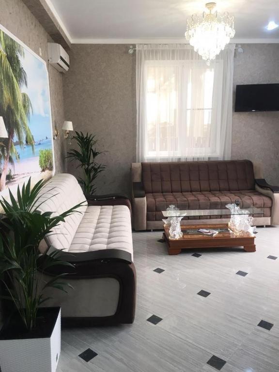 Витязево: Hotel Karolina