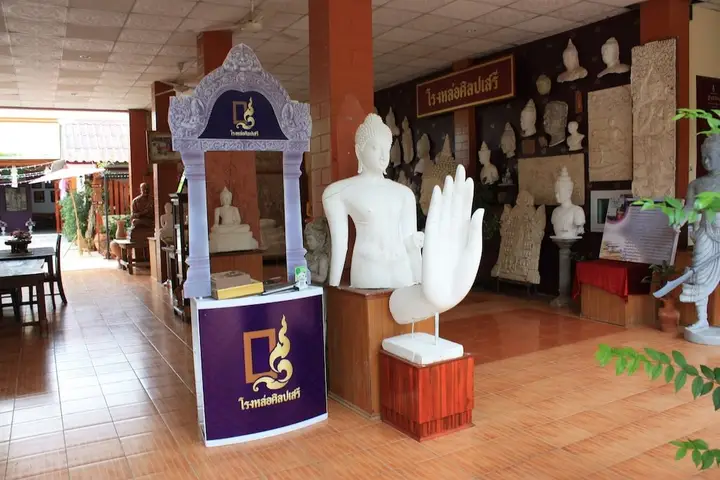 Сукотай: Phiphu Art and Gallery Boutique