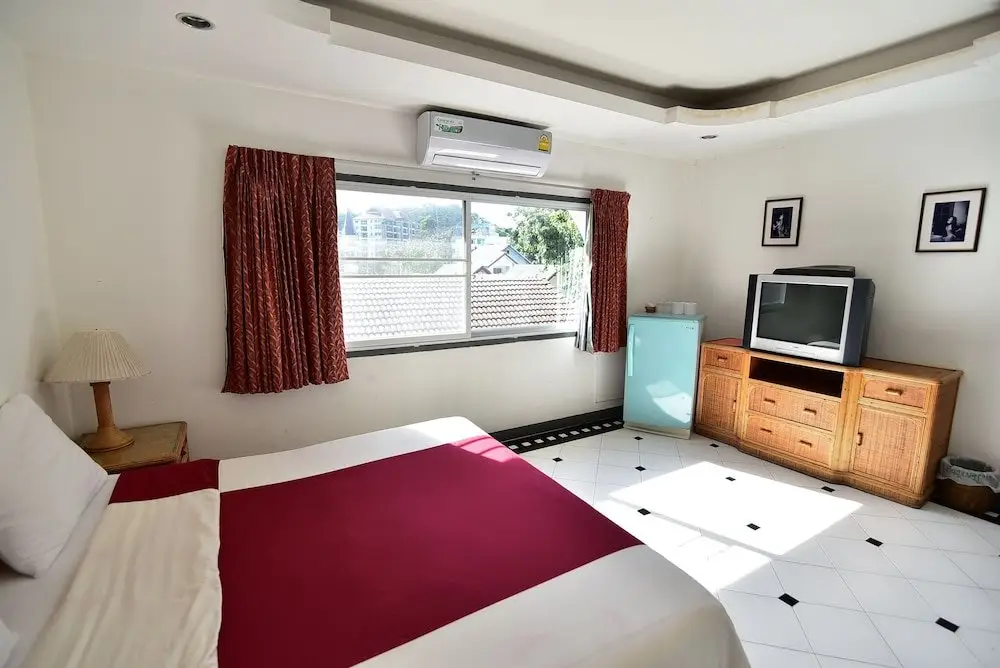 Паттайя: Enjoy Andre Restaurant & Room