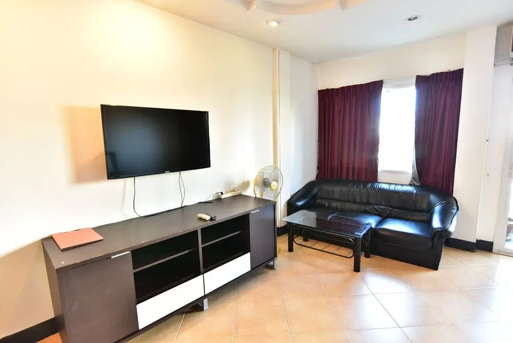 Паттайя: Enjoy Andre Restaurant & Room