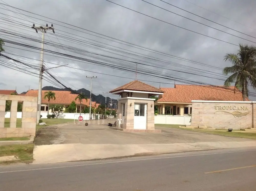 Чаам: Tropicana Village