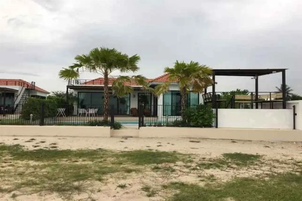Чаам: La Playa Beach Front Pool Villa Cha-am